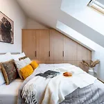 Days - Luxurious 3bdr Maisonette W Ac & Balcony & Desk Apartamento