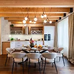 Days - Luxurious 3bdr Maisonette W Ac & Balcony & Desk Praga