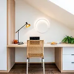 Days - Luxurious 3bdr Maisonette W Ac & Balcony & Desk Prague